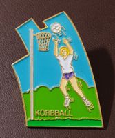 R749 - Pin Frau Korbball