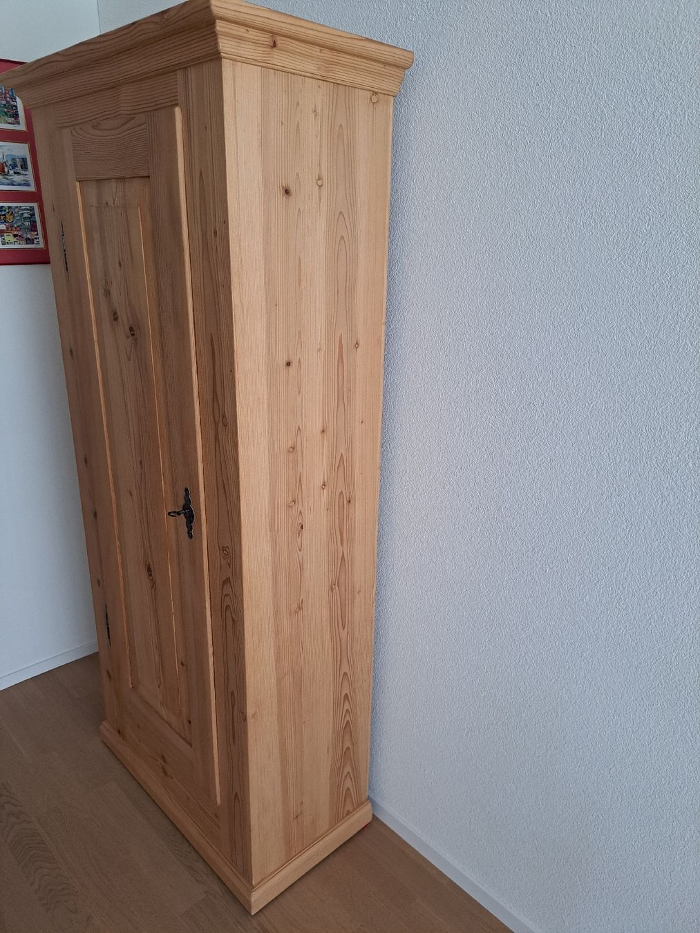 Armoires: 1-türiger Tannenschrank – D'occasion à Beringen par Fluegue 2
