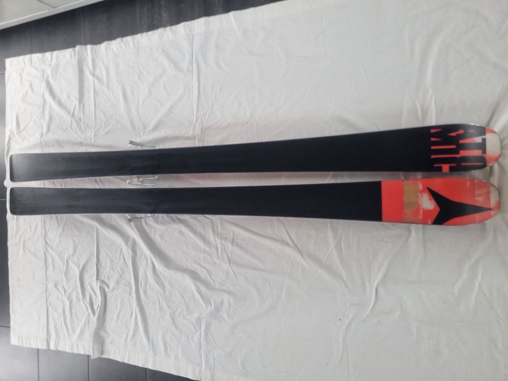 Atomic Sci: Atomic Theory Powder & Freeride Ski, 186cm – Usato da Wünnewil venduto da Utan8 9