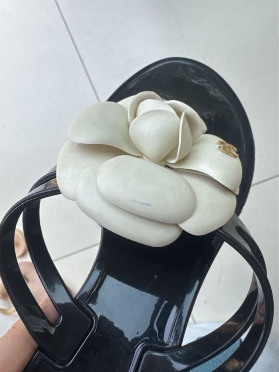Chanel Scarpe da donna: Chanel Flip Flops Camelia Black Size 38 – Usato da Au ZH venduto da gad_r9b6 3