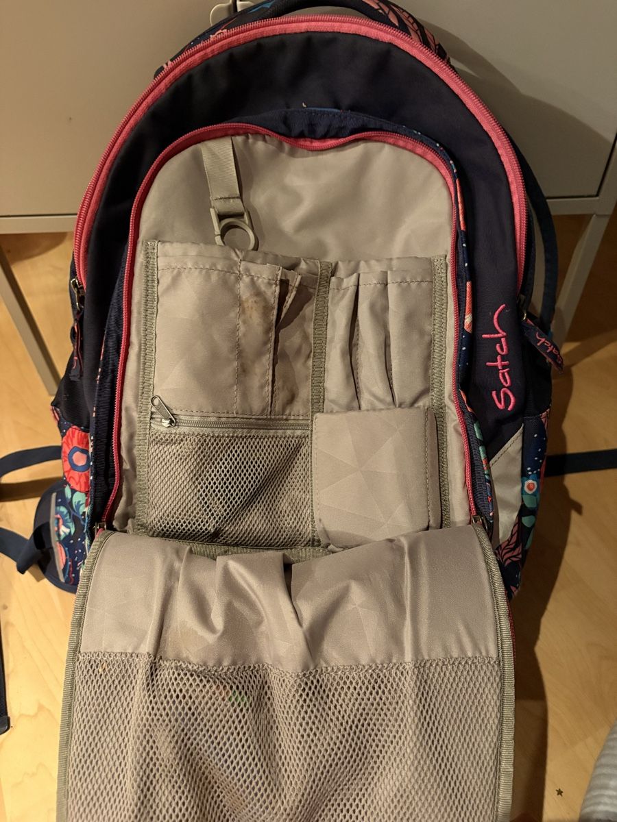 Satch Kindertaschen: Schulrucksack Satch Blumenmuster blau rosa  – Gebraucht aus Pfäffikon ZH von lad_k9kr 1