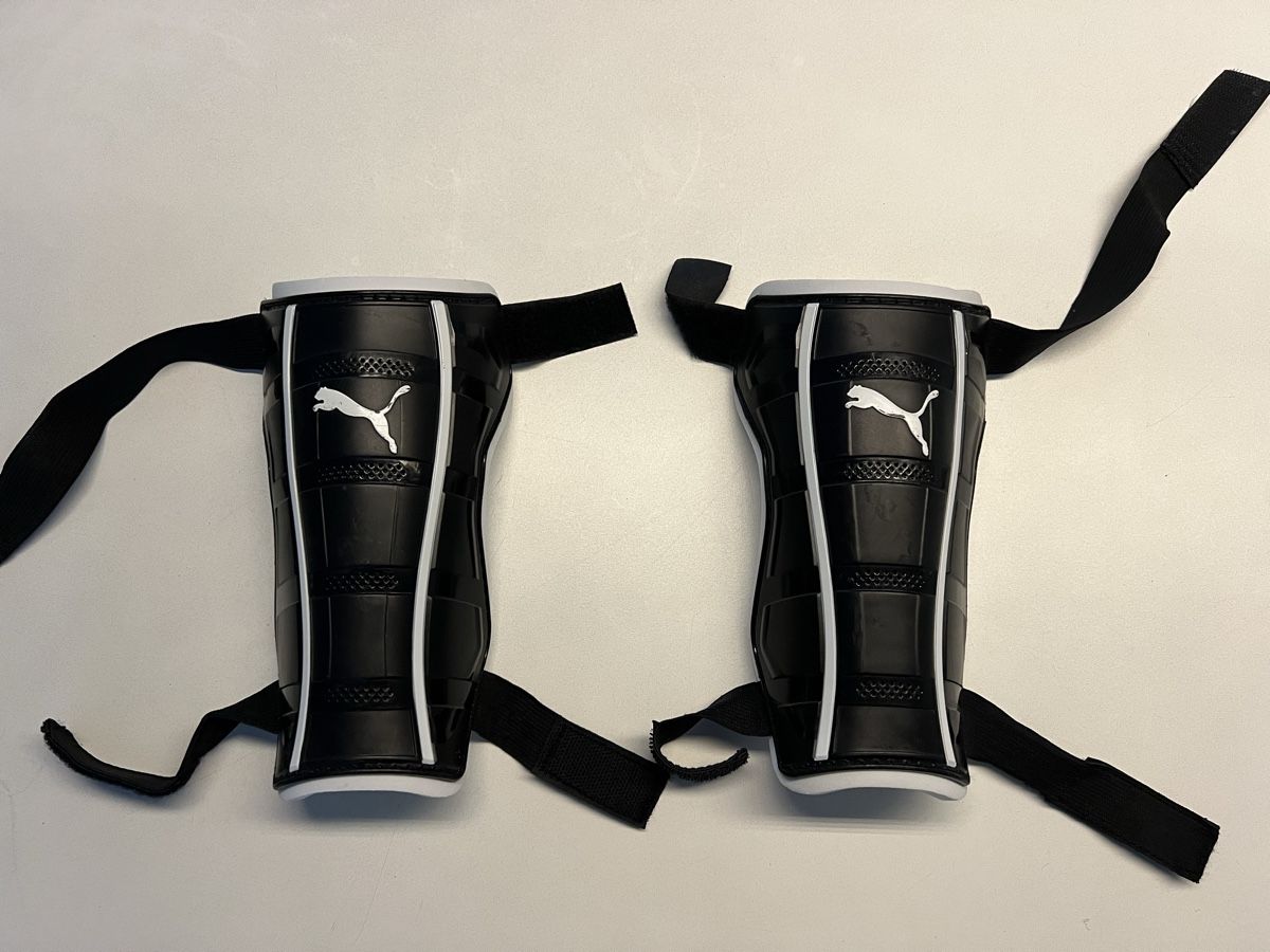 Puma Schutz & Schoner: PUMA ® Esito Schienbeinschoner – Gebraucht aus Riva San Vitale von anouky01