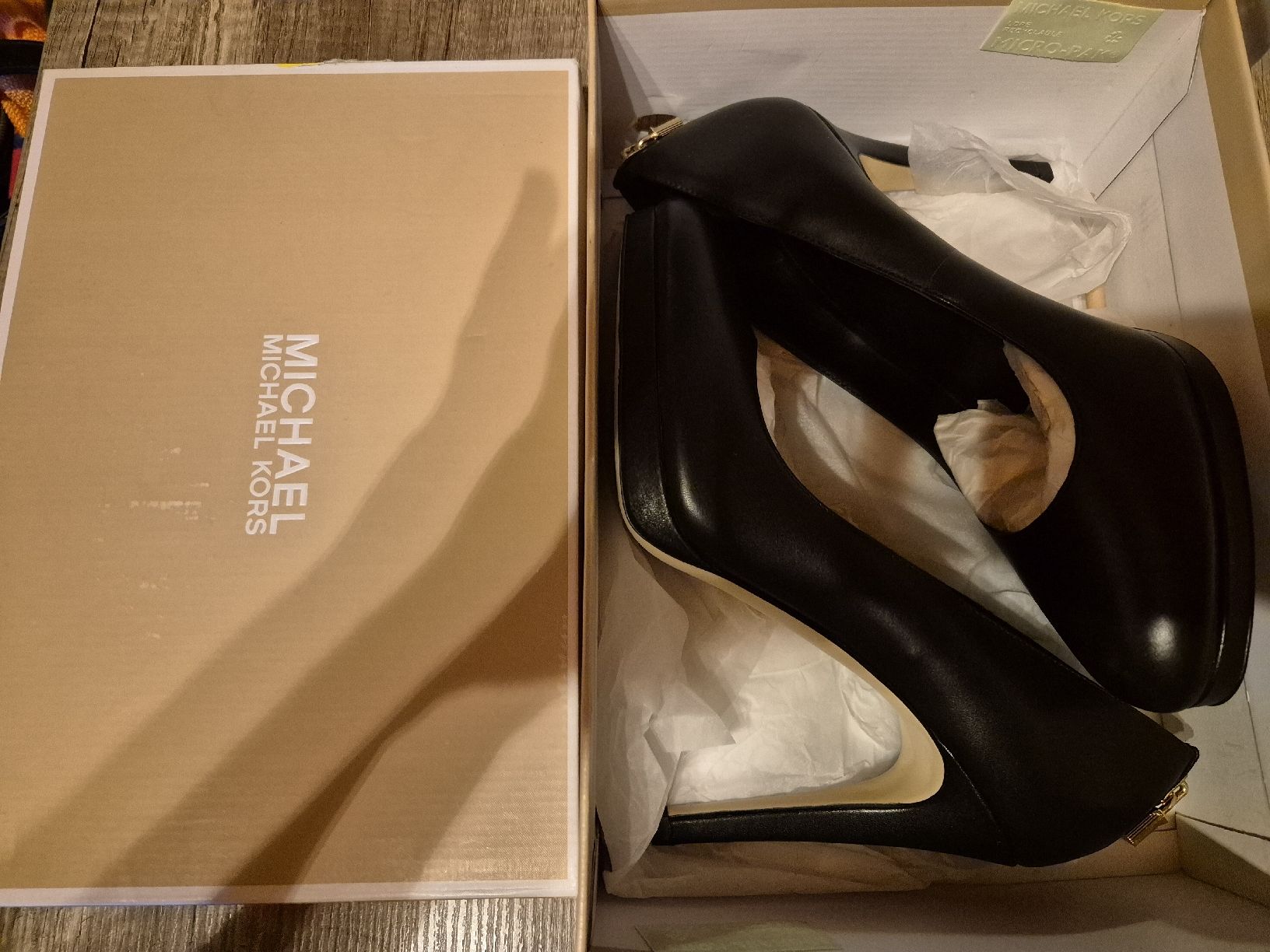 Michael Kors Scarpe da donna: Marque Michael Kors – Nuovo (secondo la descrizione) da Rolle venduto da HugoDiogo4.