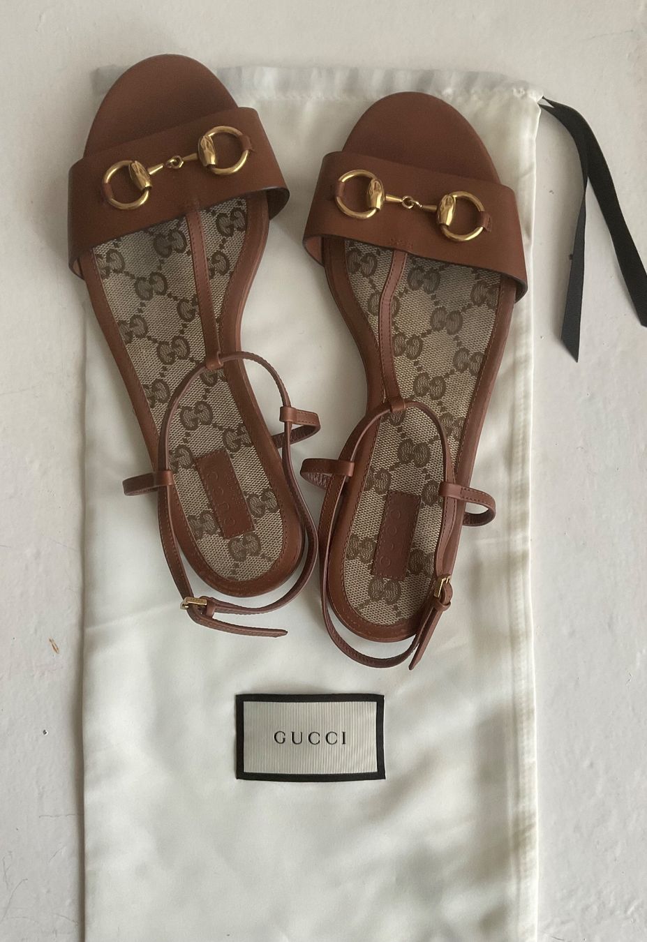 Gucci Damenschuhe: Gucci Sandalen Riemchen braun Monogramm Grösse 38 – Gebraucht aus Zürich von ves_w6wl
