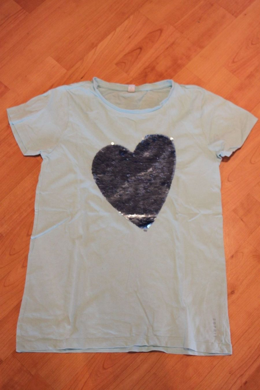 Camicette, T-shirt & Top: mintfarbenes T-Shirt 176 mit blauem Herz – Usato da Wenslingen venduto da Strick4Alpaca