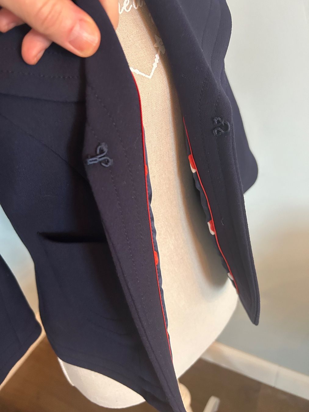 Giacche: Hübscher navyblauer Blazer, 1 x getragen – Usato da Küsnacht ZH venduto da saluki12 3