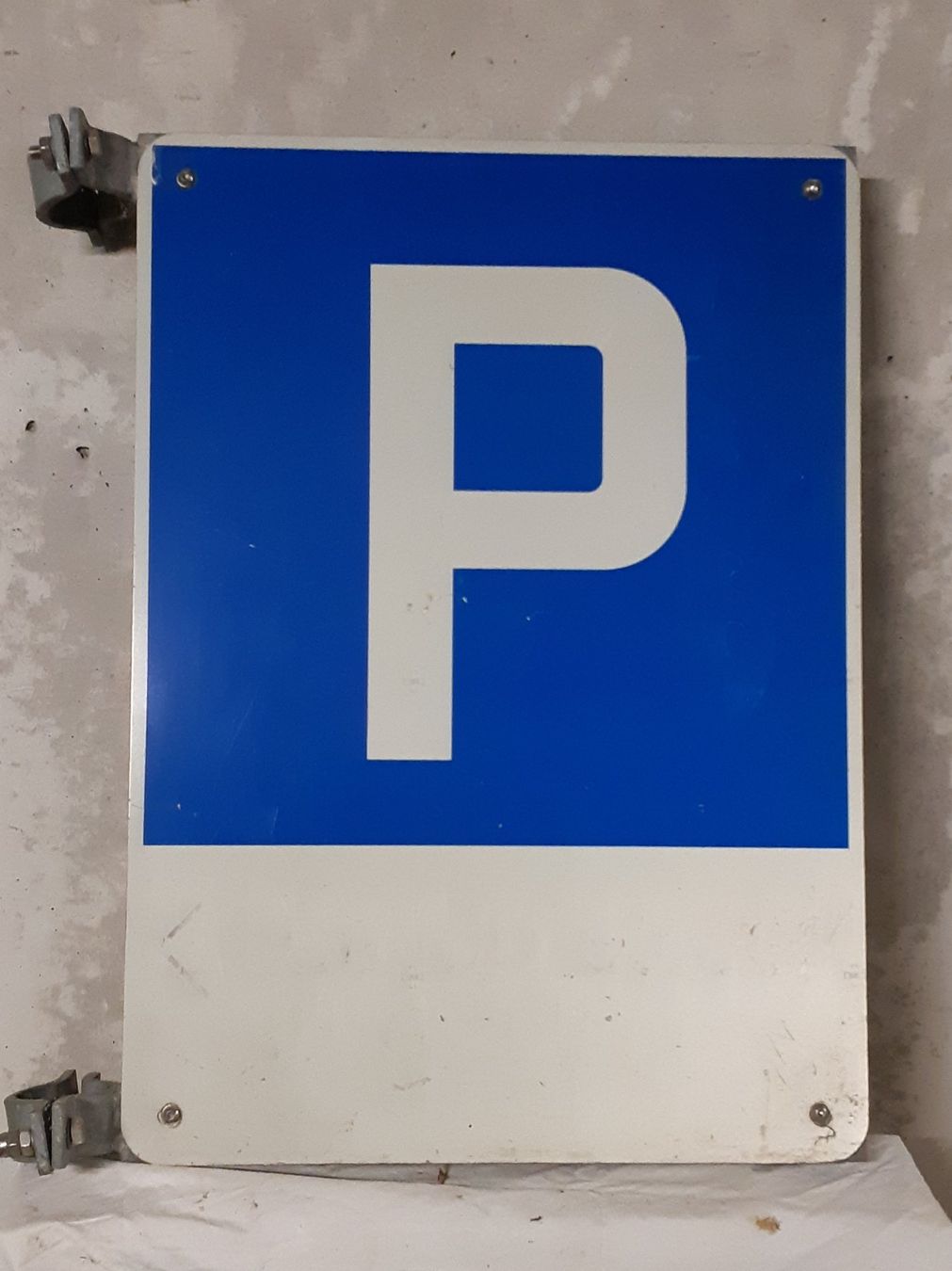 Insegne: Parkplatz schild – Usato da Muri b. Bern venduto da Bernik 2