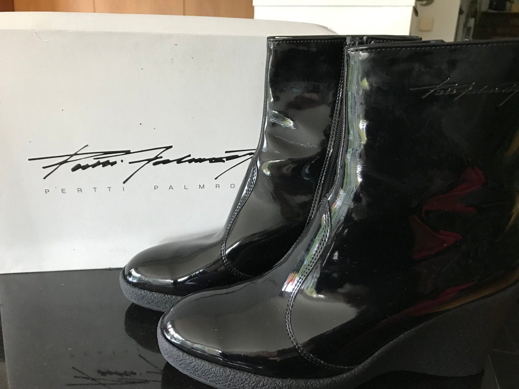 Damenschuhe: Lackstiefeletten – Gebraucht aus Zumikon von Uranus88