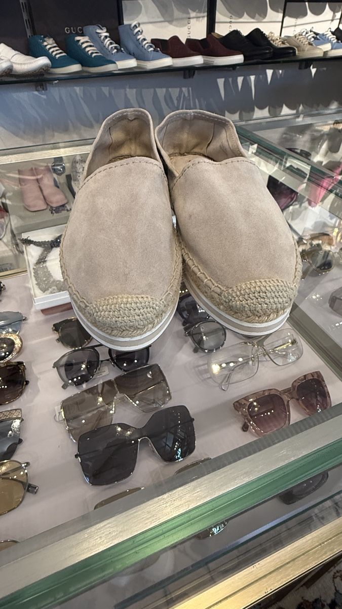 Prada Damenschuhe: PRADA Espadrilles, Beige Wildleder, Sommer Schuhe, Gr. 38 – Gebraucht aus Lachen SZ von HelvetiaLuxury 4