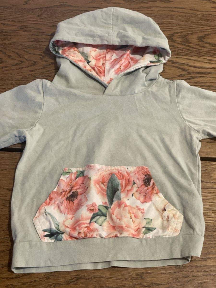 Kleiderpakete & -sets: Kinder Set Pullover mit Kapuze und Hose Blumen Gr. 18-24M – Gebraucht aus Lyss von Vandy19 1