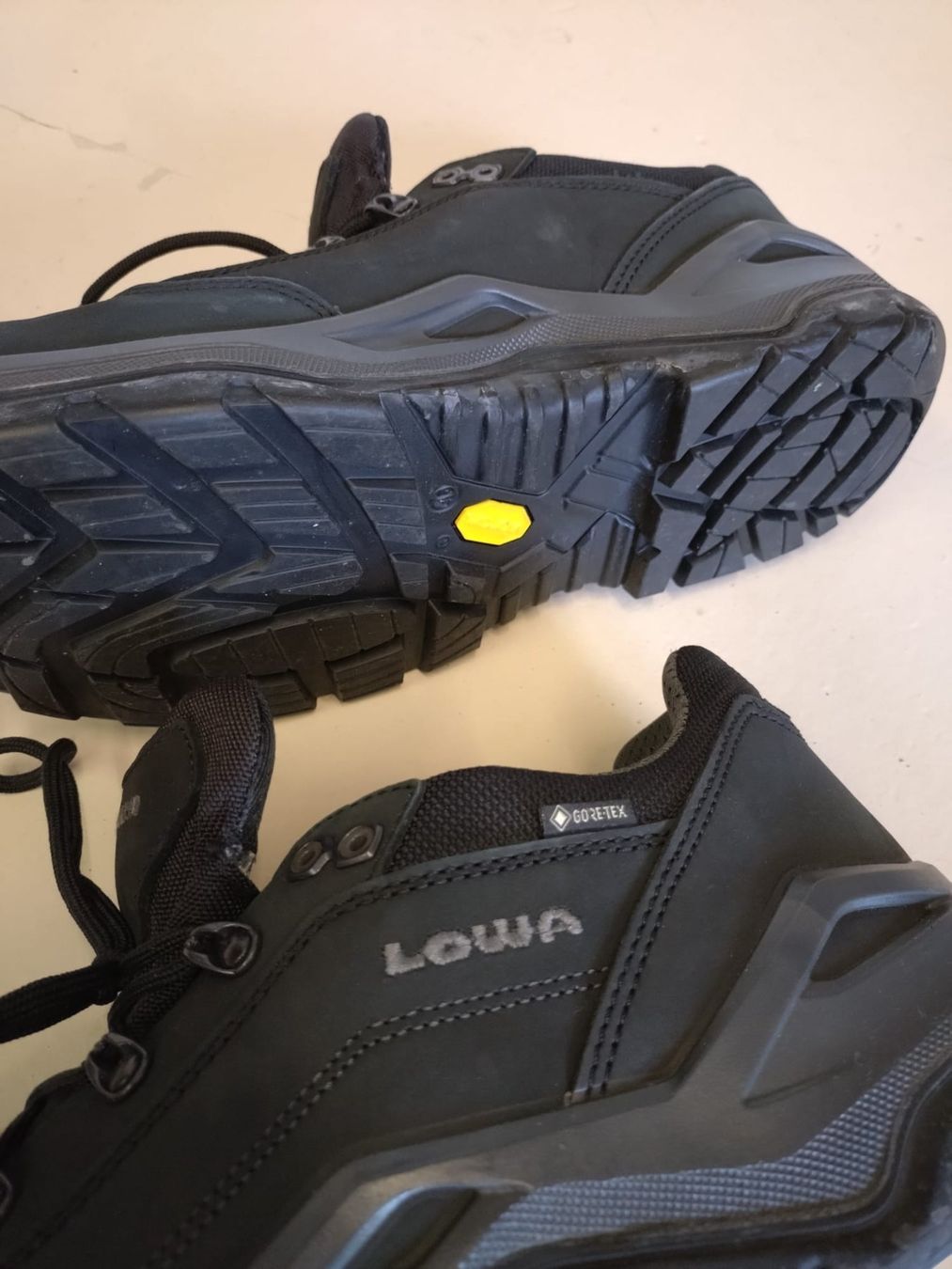 Scarpe da uomo: Schuhe Lowa Arbeitsschuhe Gr. 46 – Nuovo (secondo la descrizione) da Wald ZH venduto da darioq21 4
