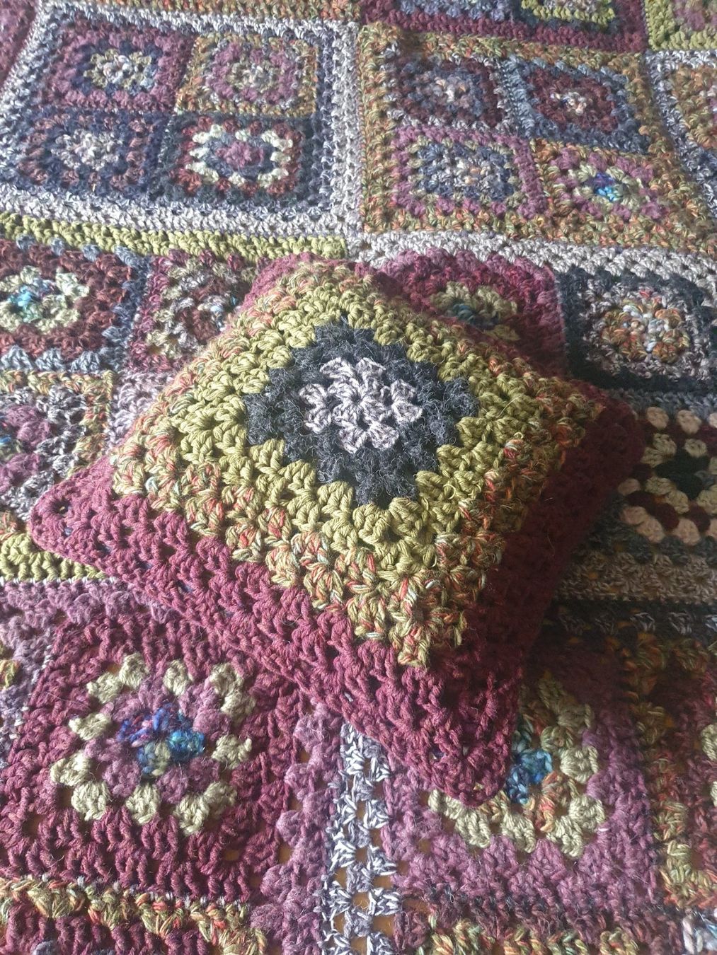 Coperte: COUVERTURE+COUSSIN  style vintage seventies granny patch – Nuovo e nell'imballaggio originale da Thônex venduto da lacomtessedesfees 9