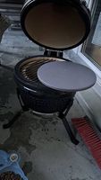 Kamado Keramikgrill mit Pizzastein