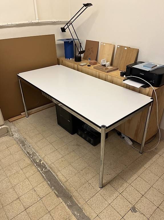 USM Tavoli: Table de bureau USM – Usato da Lausanne venduto da Amandine_G