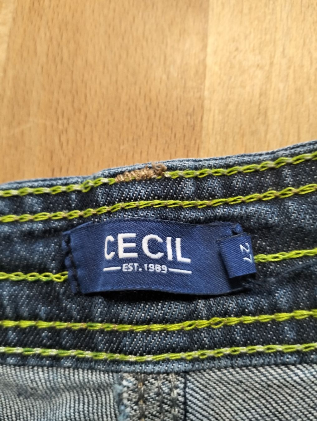 Cecil Jeans: Cecil Capri Jeans Gr. 27 – Gebraucht aus Eggiwil von Loego 1