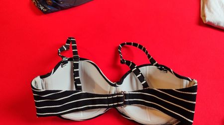 Damen Bikini Oberteil gestreift & schwarz Grösse 75B