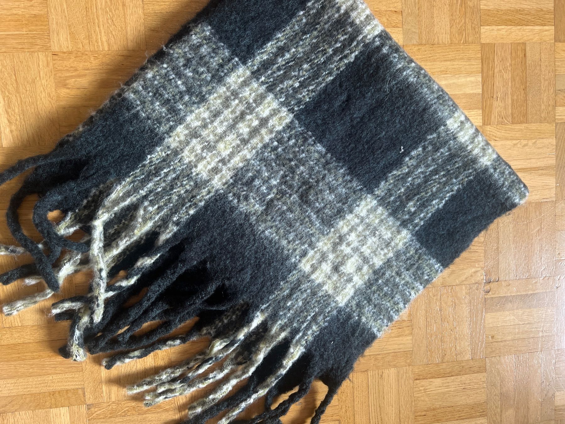 Foulard & Sciarpe: Winterhalstuch mit 30% Wolle – Usato da Bern venduto da nicole.ruprecht