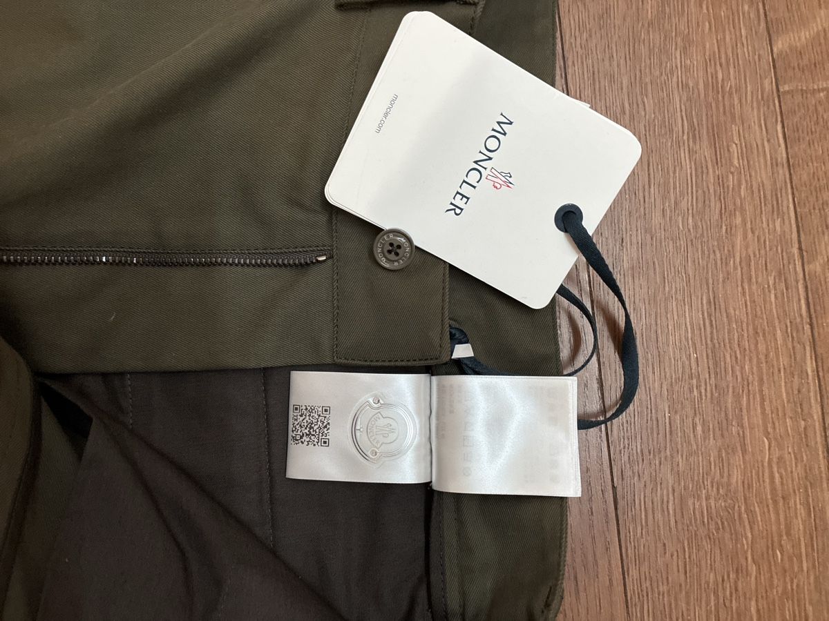 Moncler Pantaloni: Moncler Cotton Gabardine Cargo Trousers – Nuovo (secondo la descrizione) da Muri b. Bern venduto da t29_f8y7 1