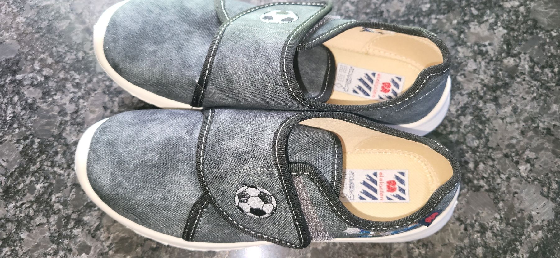 Elefanten Schuhe für Jungen: Pantoufles 32 Elefanten neuves  – Neu (gemäss Beschreibung) aus Lavey-Village von agaddy 5