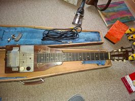 Hula Lap Steel Guitar mit Koffer Gebraucht