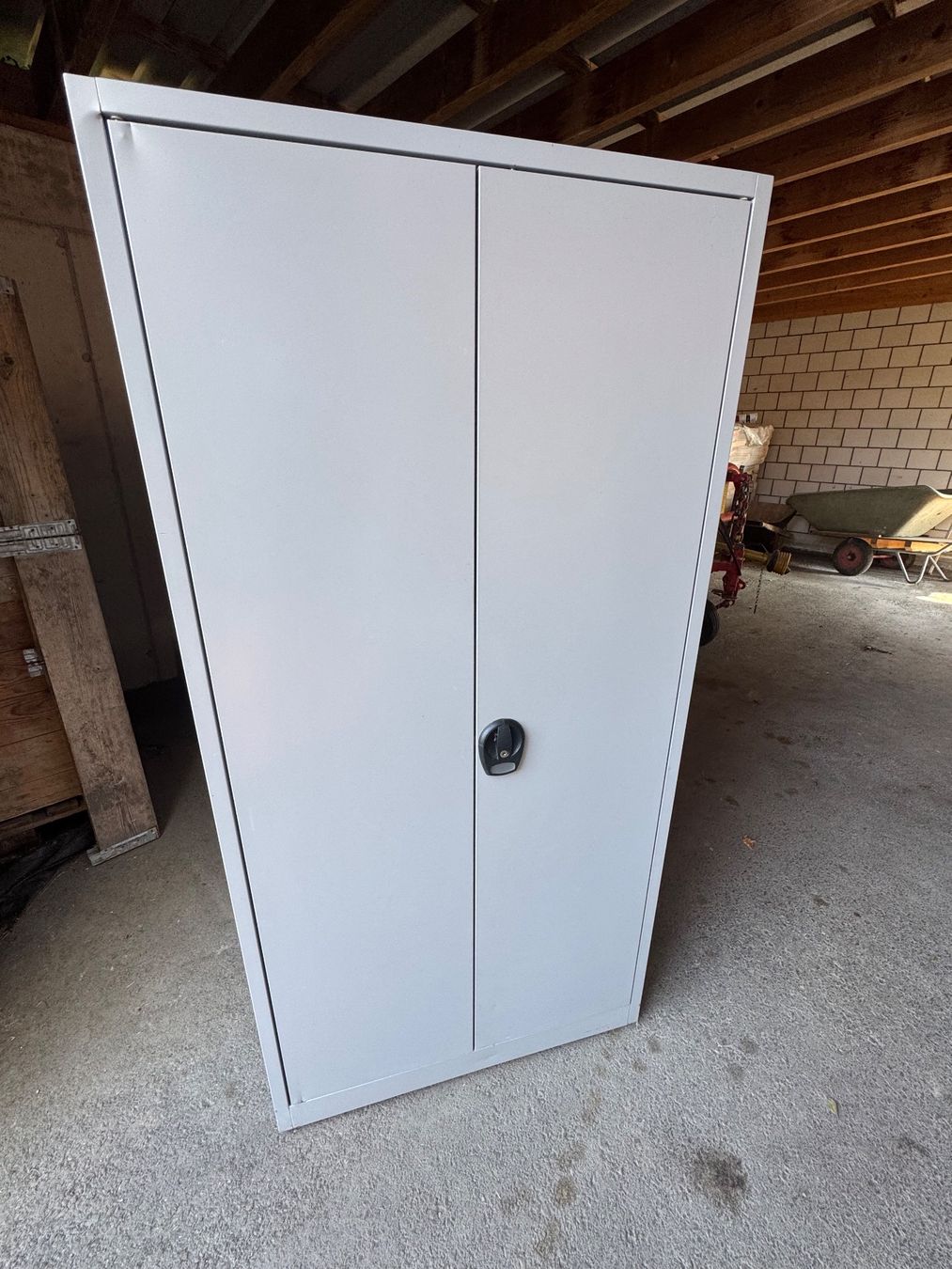 Metallschrank, Lagerschrank, wie LISTA, Garage, Keller (Gebraucht) in Frauenkappelen für CHF 250 – nur Abholung auf Ricardo kaufen