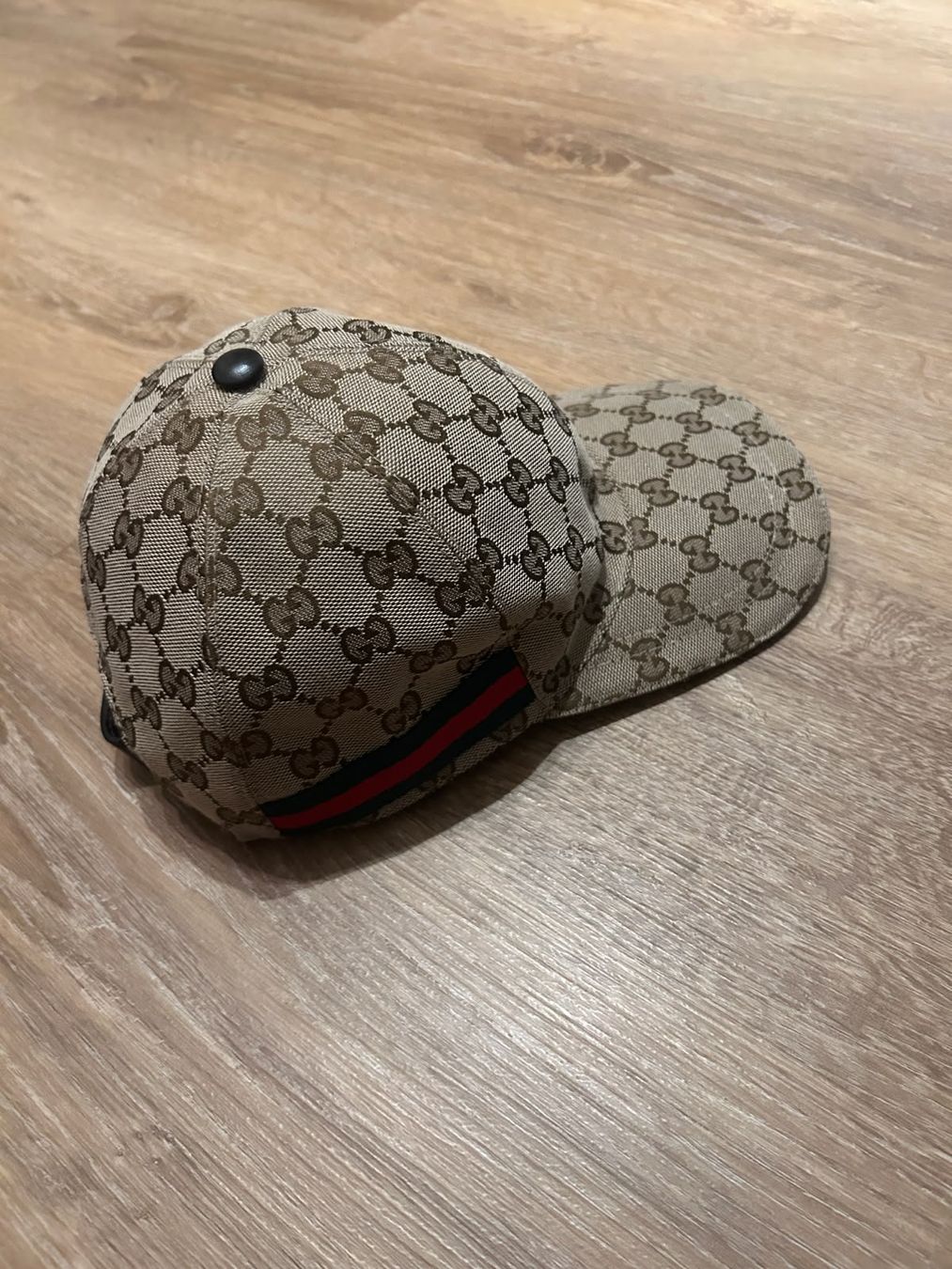 Gucci Hüte, Mützen & Caps: Gucci Cap mit klassischem Motiv – Gebraucht aus Volketswil von GrafBreschnew 1