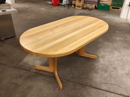 massiver Holztisch