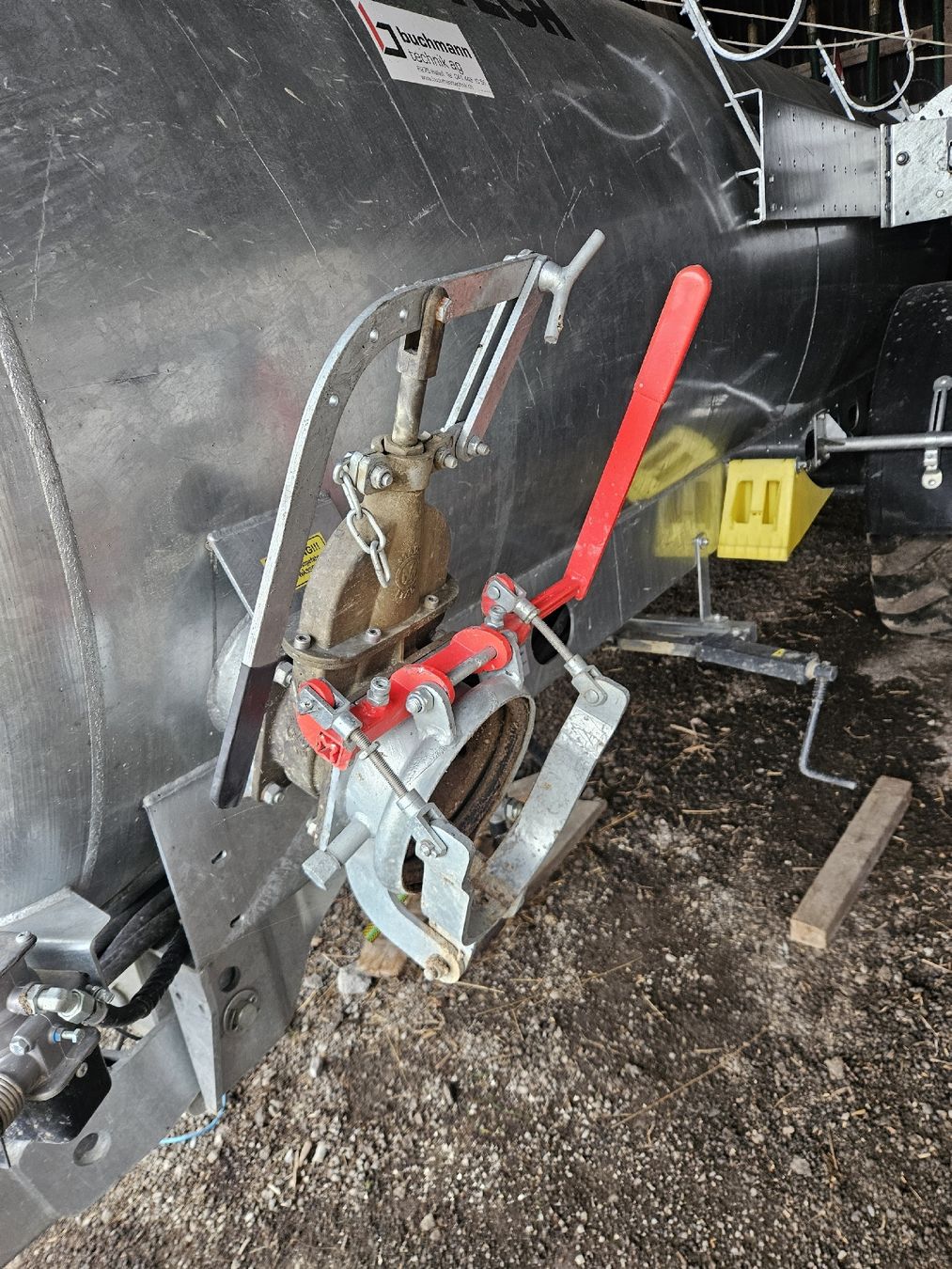 Rimorchi: Güllefass 6500Liter Schleppschuh – Usato da Lyss venduto da sisei6920 4
