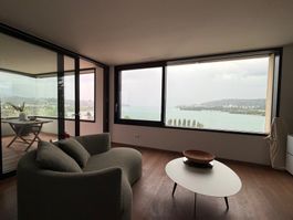 Design-Sofa von Siwa – Bouclé „sage“, neuwertig