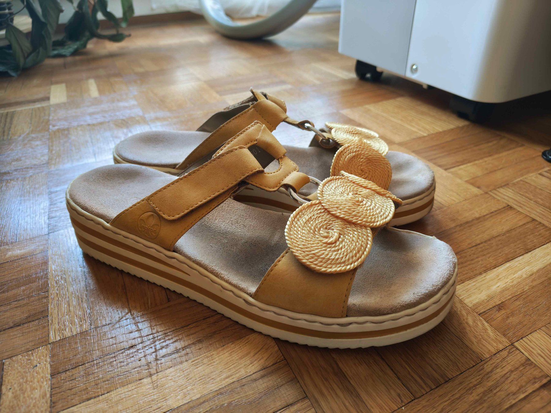 Rieker Chaussures femmes: Sandales taille 42 – D'occasion à Lausanne par Marsaline