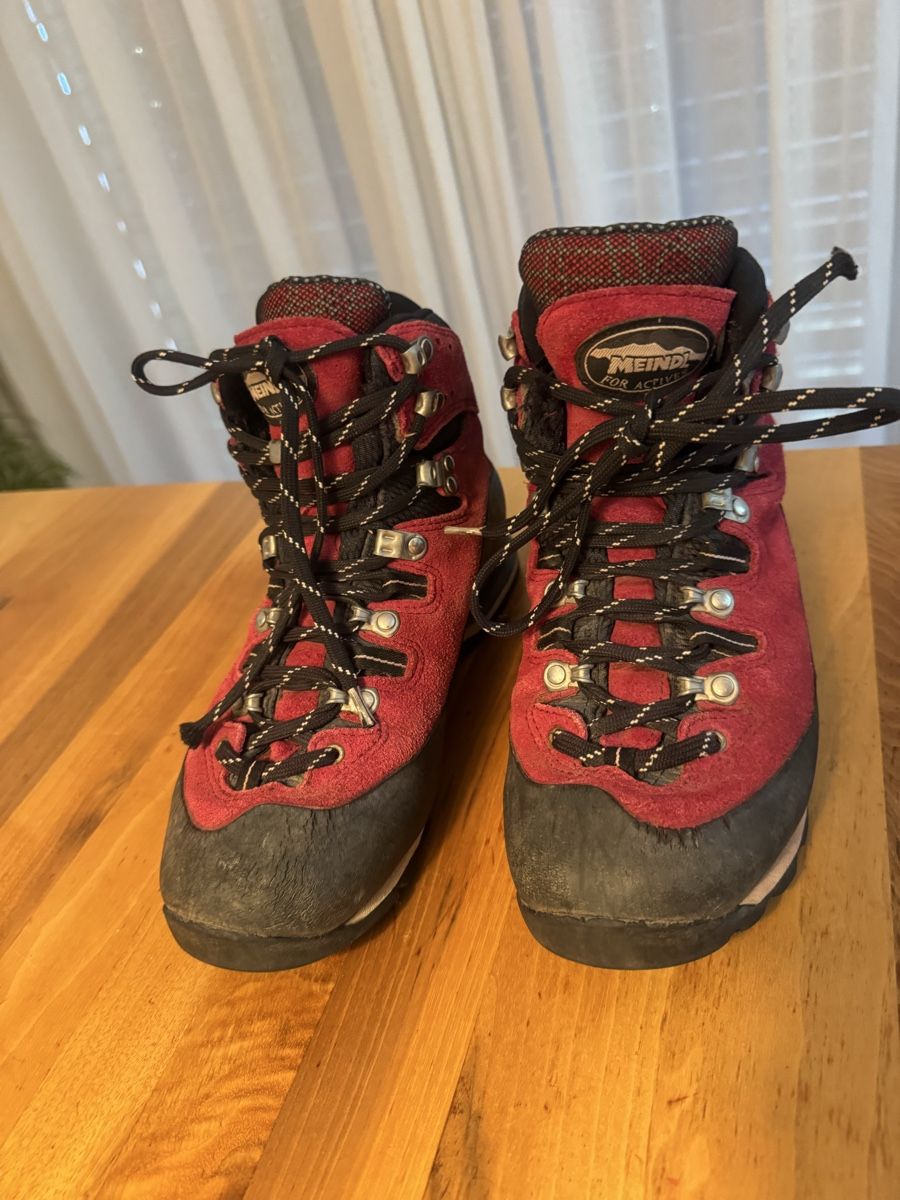 Meindl Chaussures hommes: Wanderschuhe Meindl Gore-Tex Rot gr 41 – D'occasion à Zürich par oase69