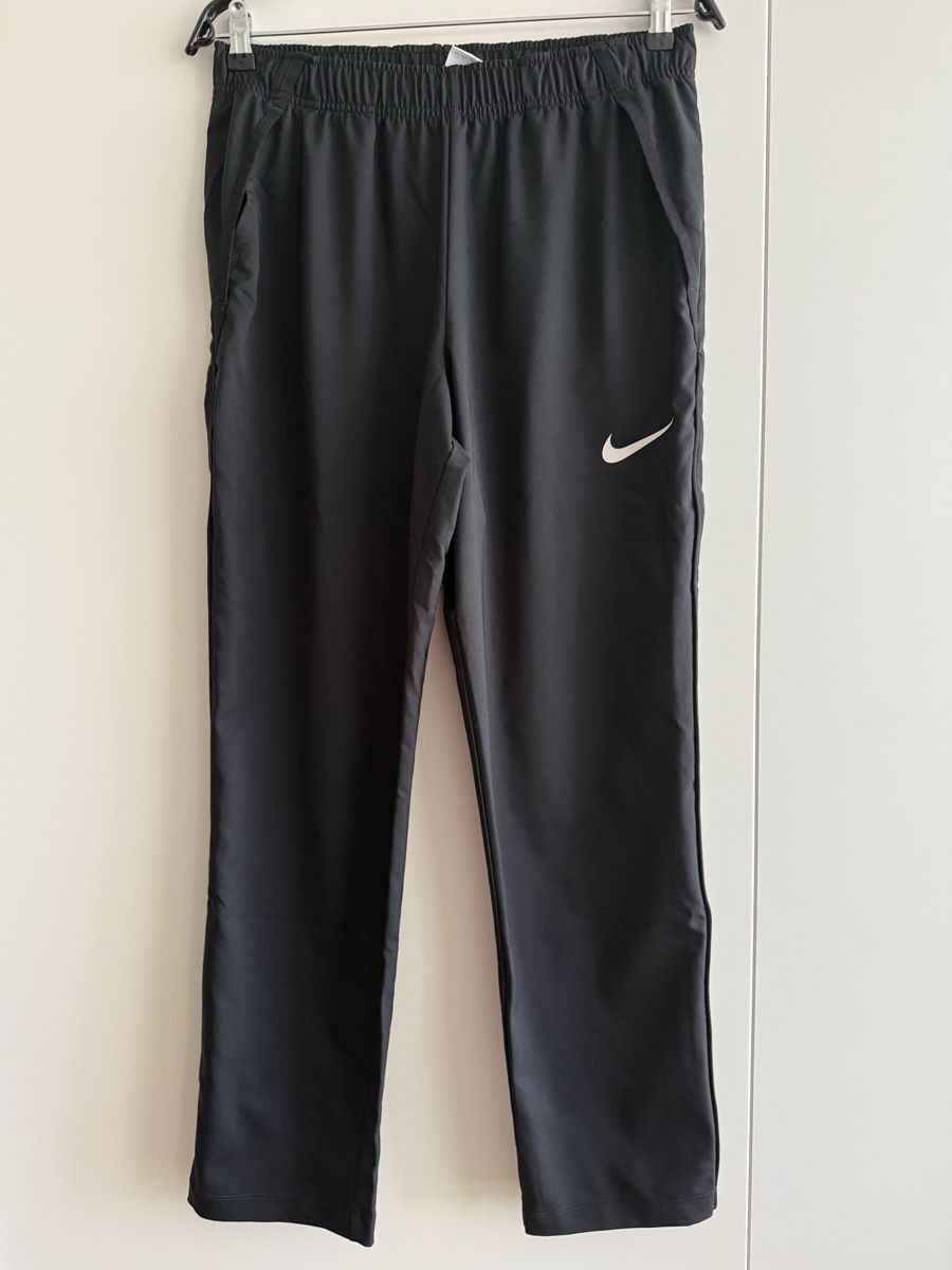 Nike Pantaloni: Nike Sporthosen – Usato da Buchs AG venduto da MiWeFe17