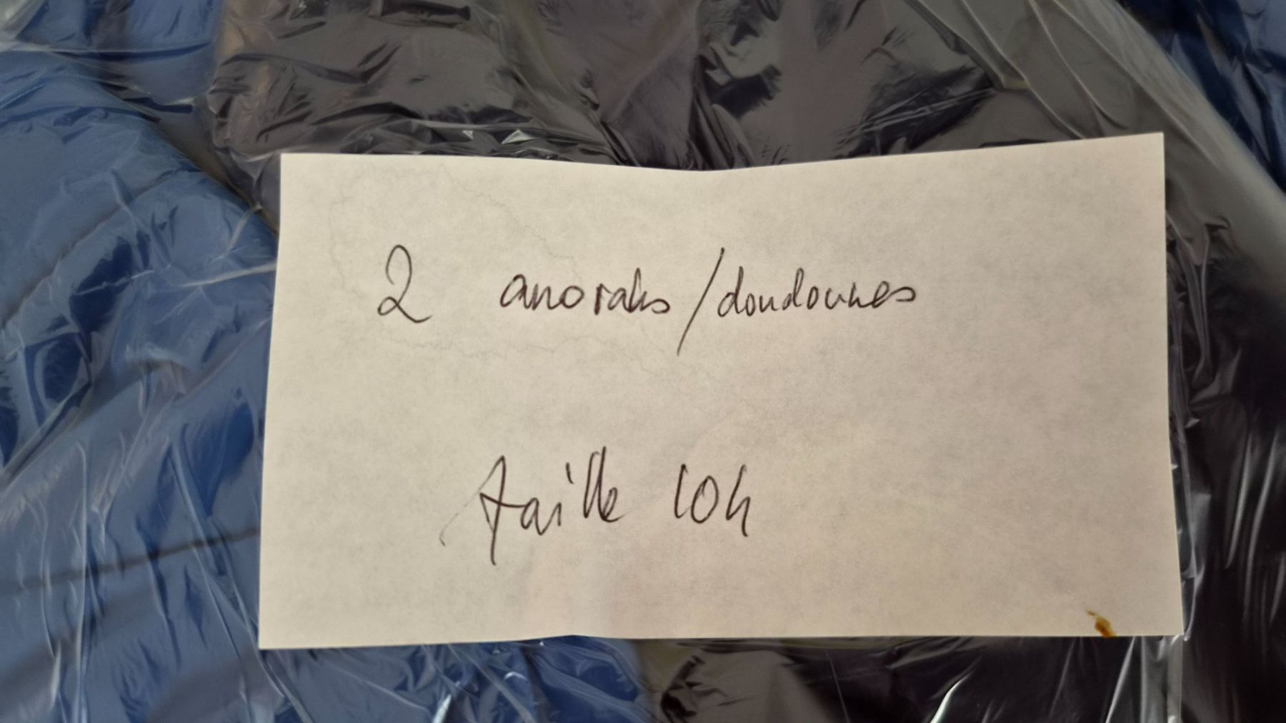 Lotti di vestiti: 2 Anoraks / doudounes, taille 104 - PN: CHF 74.95 – Usato da Goumoens-la-Ville venduto da cfaIII 6