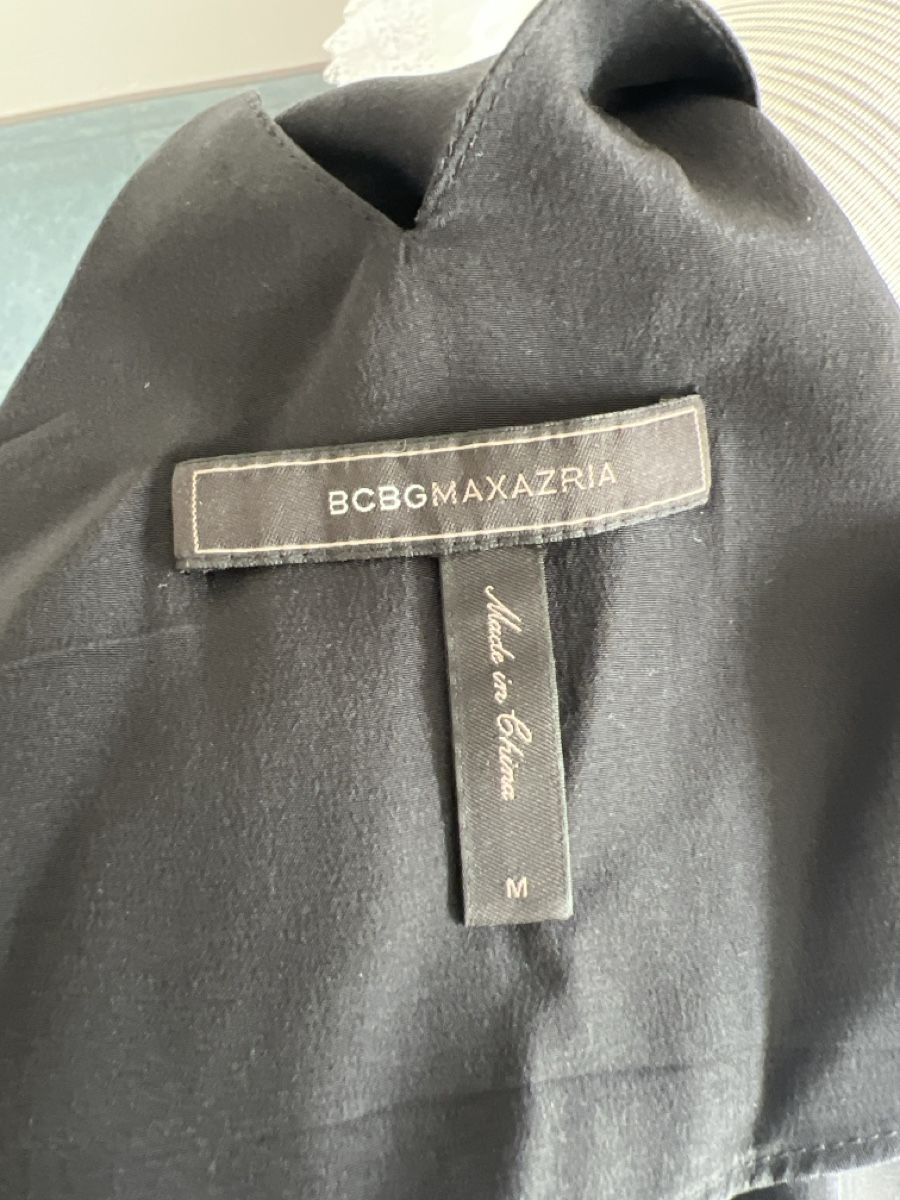 Top: BCBG Max Azria Seidentop, Grösse M, Schwarz, Sommer – Nuovo (secondo la descrizione) da Oberuzwil venduto da DanaB01 4