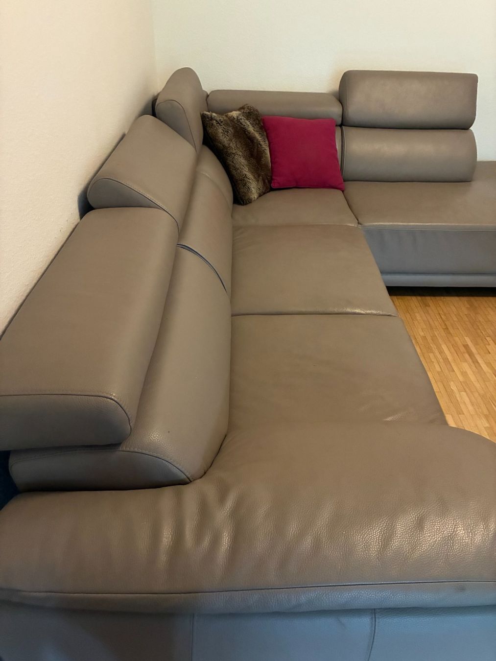 Livique Sofas: Canapé d'angle – D'occasion à Versoix par ali_v2sm 1