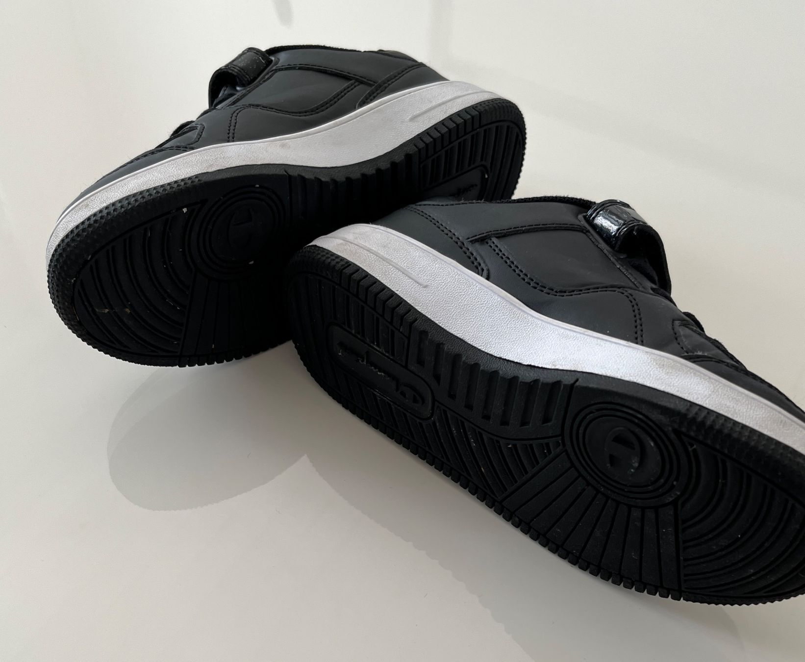 Champion Herrenschuhe: Sneaker der Marke Champion, Gr. 32, schwarz – Neu (gemäss Beschreibung) aus Burgdorf von wiwy51 3