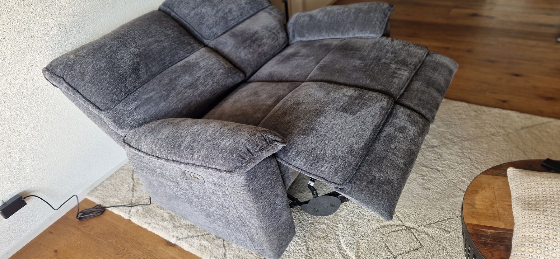 Sofas: 2er-Sofa Loris Stoff Grau, mit Relaxfunktion – Gebraucht aus Rothenburg von maverikmk2 1