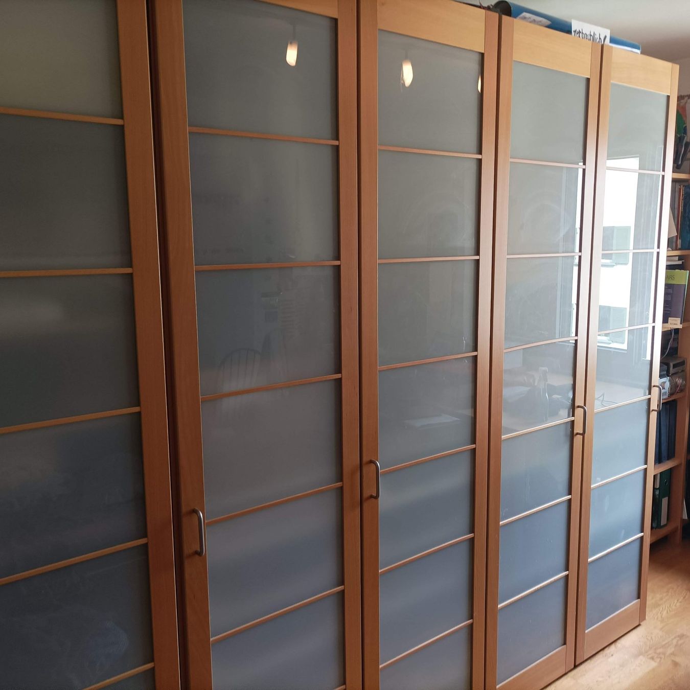 Armoires: Kleiderschrank – D'occasion à Zürich par janinehudson