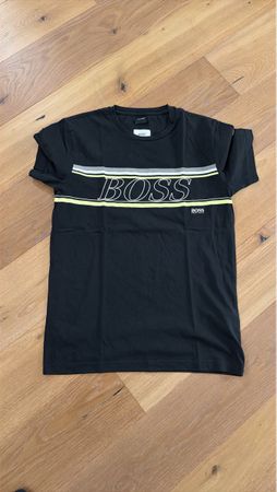 Schwarzes BOSS T-Shirt Grösse S, perfekt für den Sommer