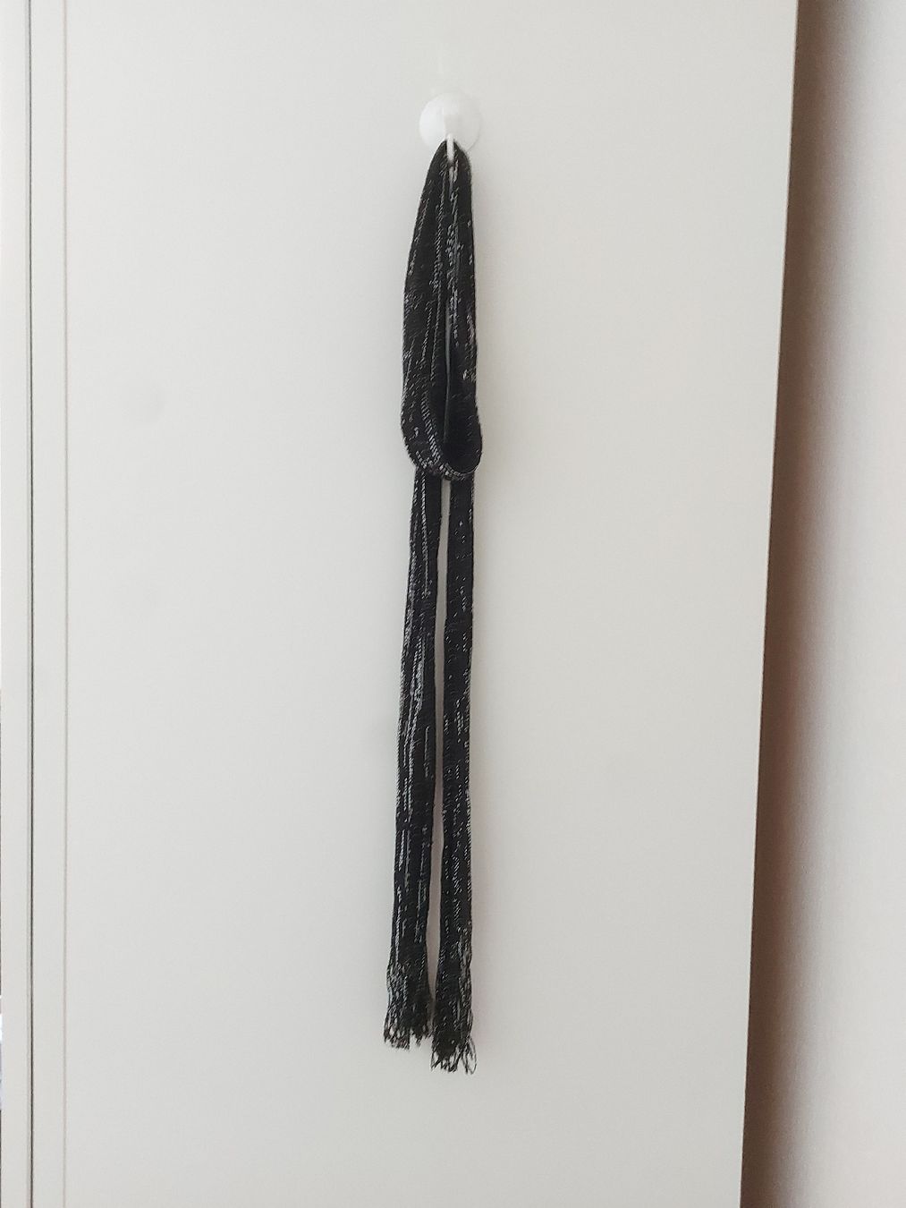 Foulards, Tücher & Schals: Echarpe fine noire et brillante – Neu (gemäss Beschreibung) aus Le Mont-Pèlerin von jux_x96b