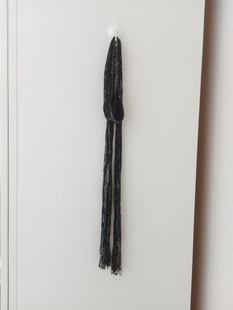 Echarpe fine noire et brillante