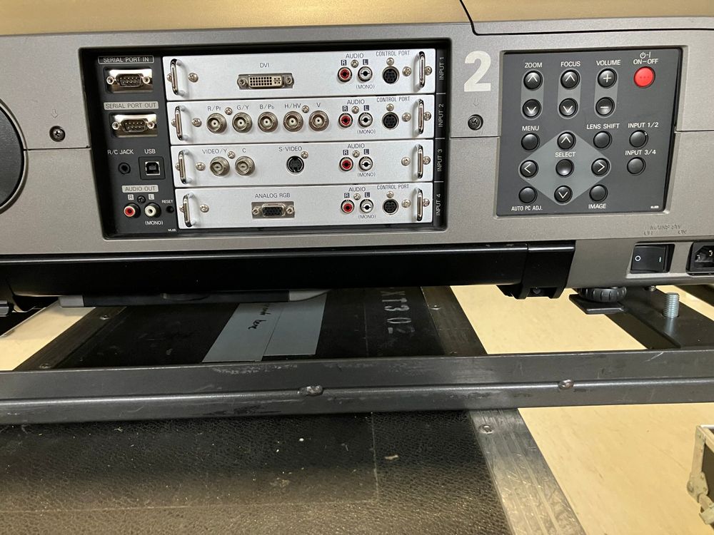 BEAMER / PROIETTORE Eiki ( Sanyo ) LC - XT3 10'000 ansi-lum. (Gebraucht ...