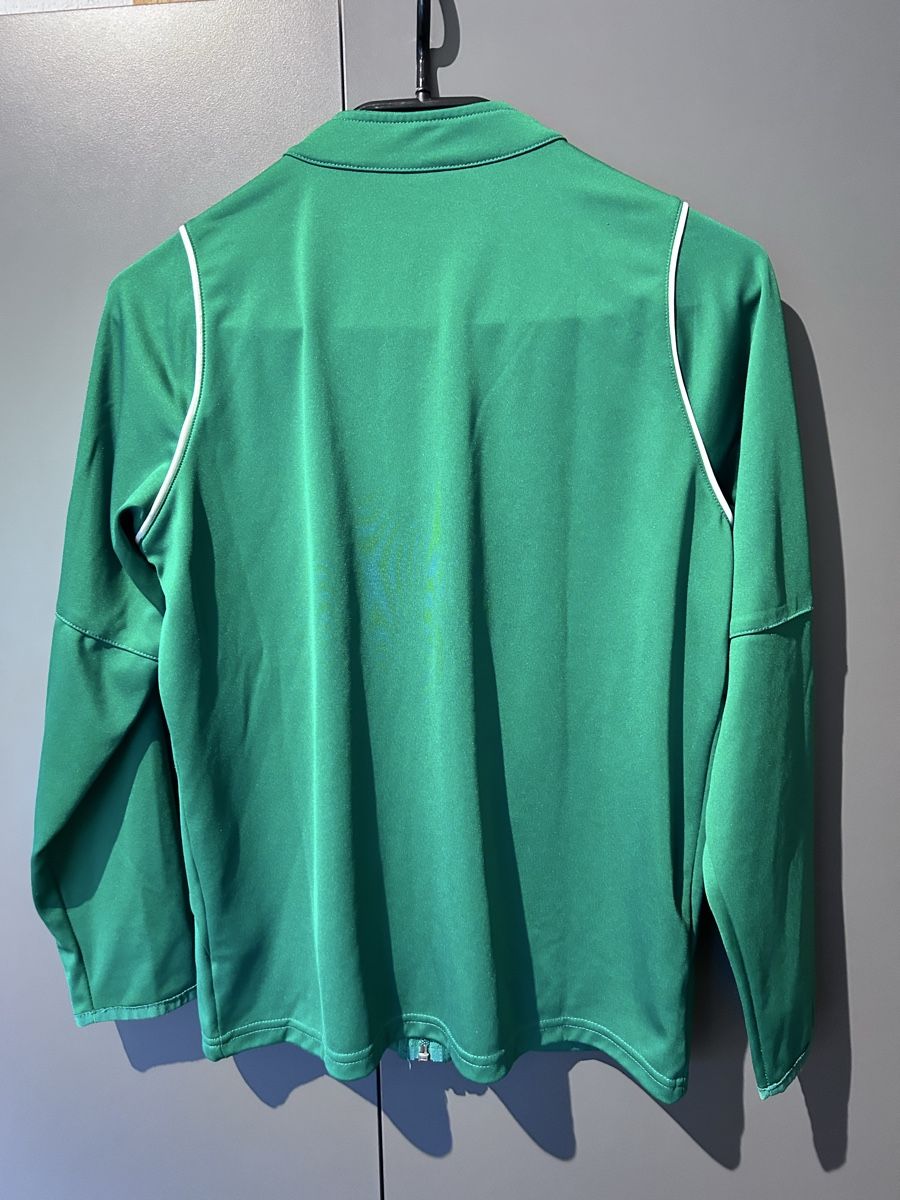 Nike Giacche: Nike Trainingsjacke Kinder Gr. 147-158cm – Usato da Einigen venduto da Babychilli 1