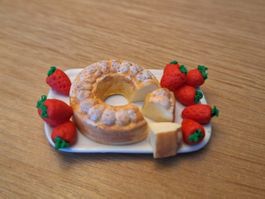 Handmade Gugelhupf mit Erdbeeren