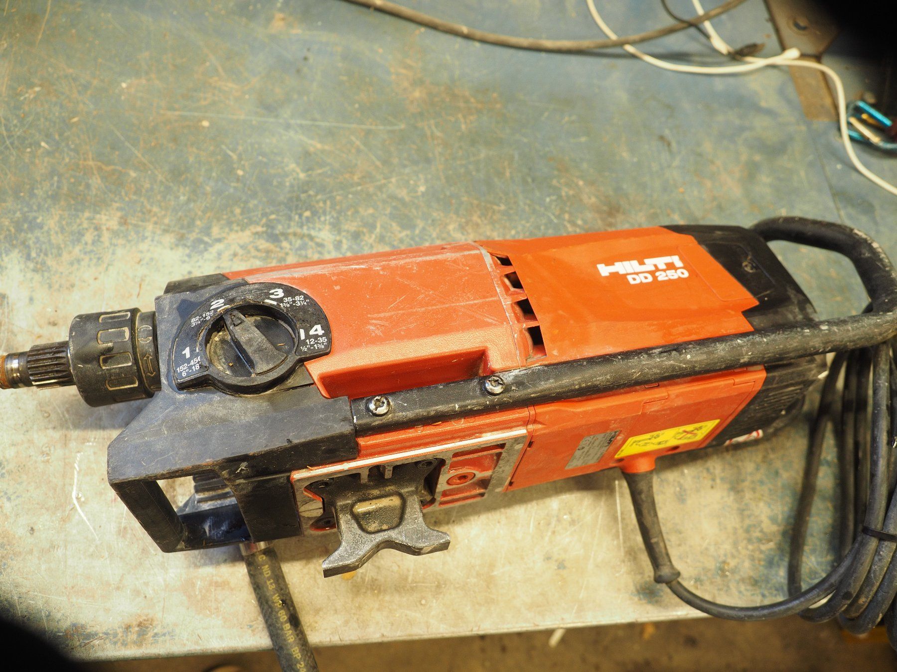 Hilti Bohrmaschinen: Diamantbohrgerät HILTI DD250 – Gebraucht aus Arboldswil von Alexis46