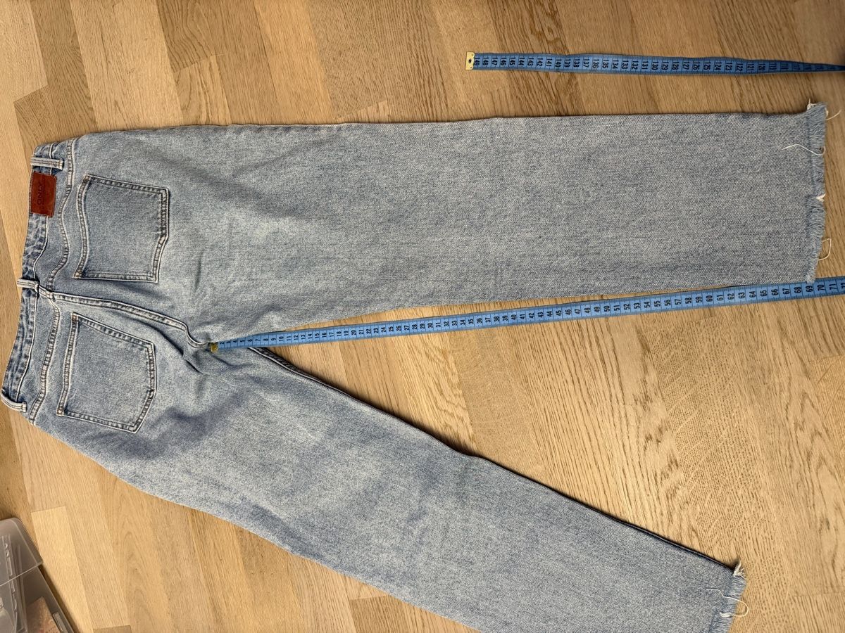 Only Jeans: Only mom Jeans hellblau Gr. 30/34 – Usato da Rubigen venduto da Elmacino 1