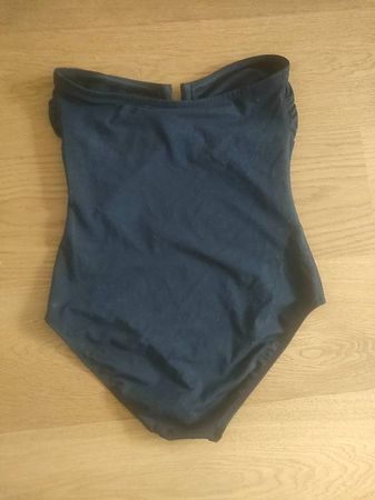 Neuer Badeanzug trägerlos Gr. 36