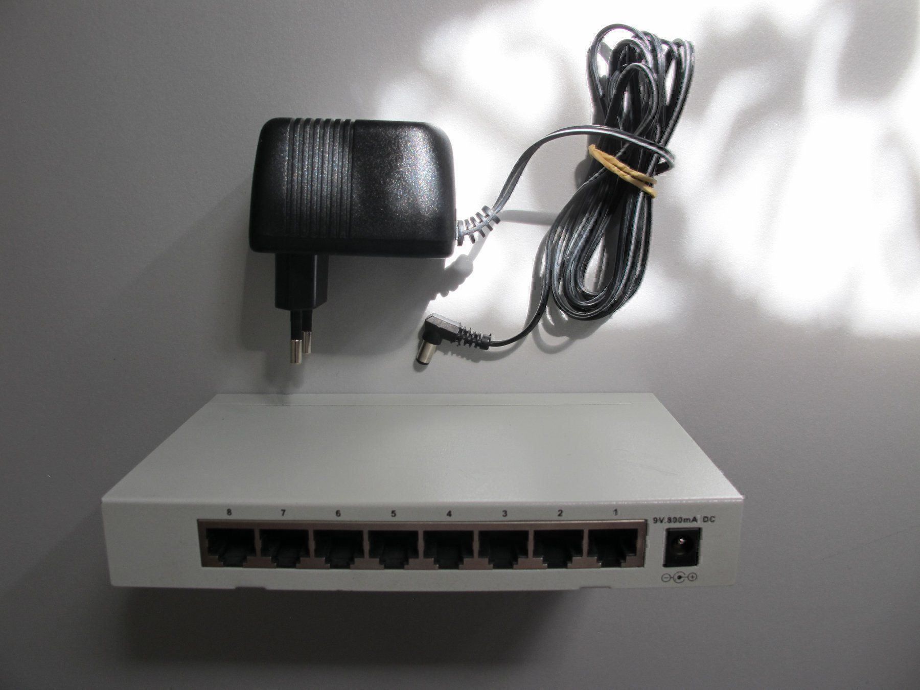 Hub & Switch: Transtec mini switch 800 / 8-Port 10/100 Base-TX-Switch – Usato da Langwiesen venduto da Restposten-24 1