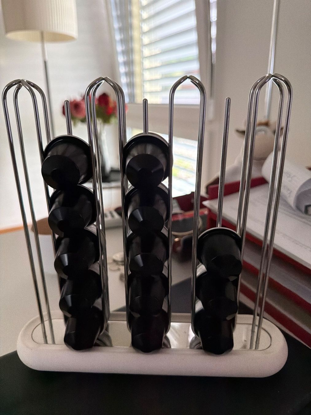 Nespresso Sonstiges für Haushalt & Wohnen: Nespresso Display Vertikal Original Kapselhalter neu – Neu und originalverpackt aus Pfäffikon SZ von migro46 1