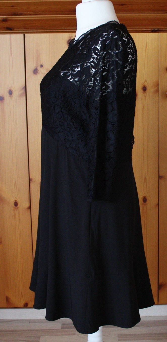 Vestiti: Kleid YESSICA mit Spitze schwarz Gr. 46 – Usato da Flüelen venduto da Diversicum-Curvy 4
